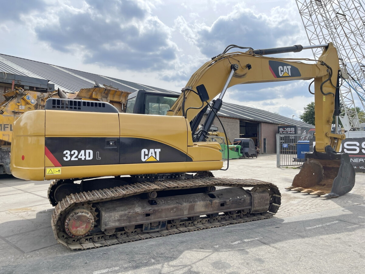 324 Caterpillar excavator